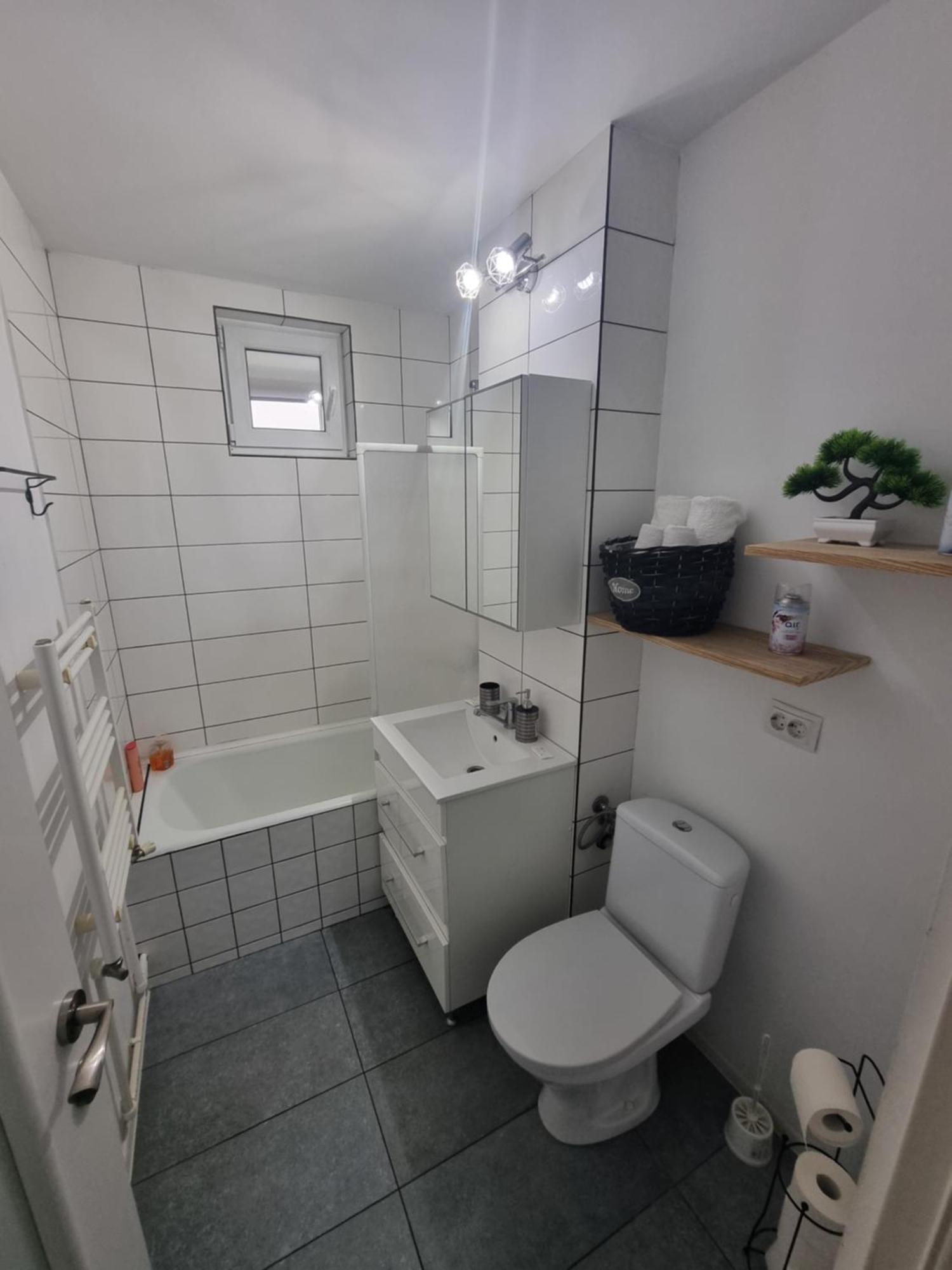 Feel Like Home 2 Piatra Neamt Ngoại thất bức ảnh